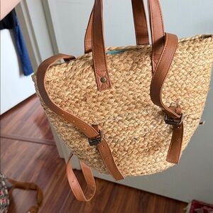 Stylish Tan Straw Tote Bag